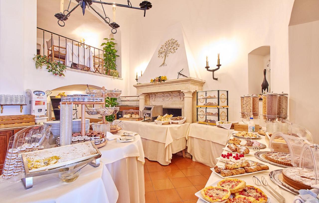 Hotel Punta Est Финале Лигуре Экстерьер фото